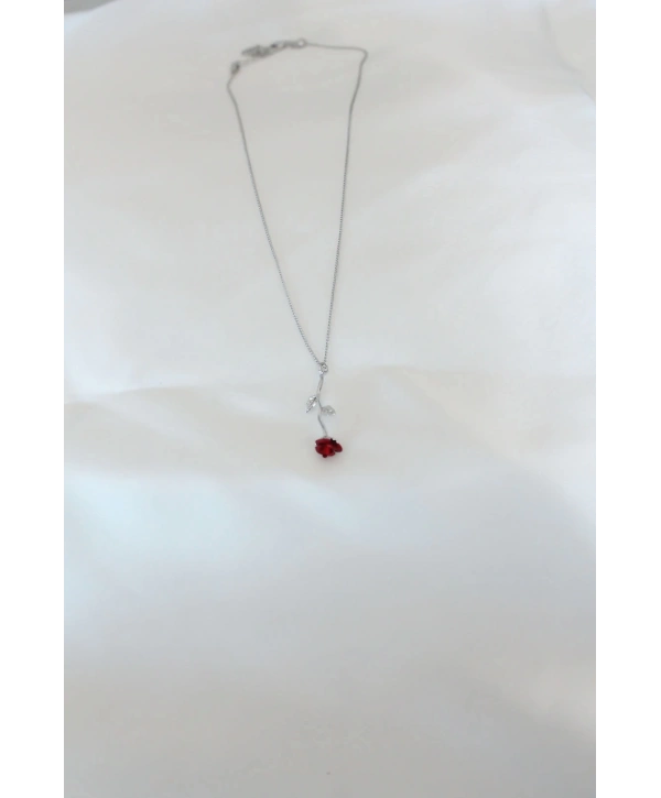 Gümüş Kaplama Kırmızı Gül Figürlü Kadın Kolye