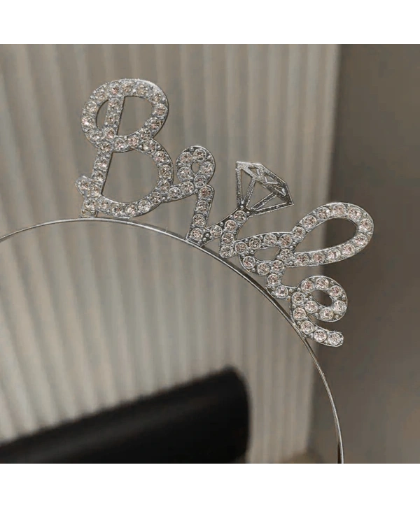 Gümüş Renkli Taşlı “Bride” Gelin Tacı – El Yazısı Yazı Tipiyle (5047)