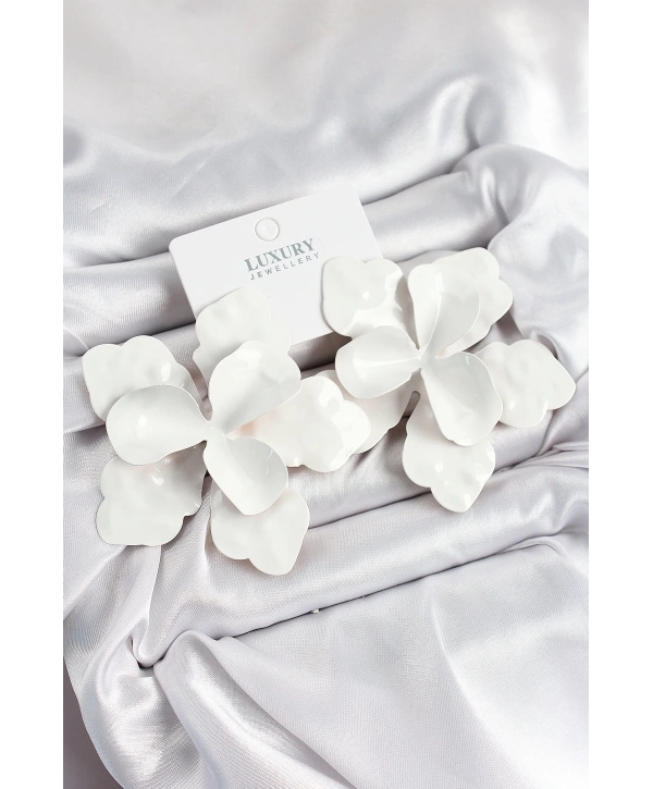 Pirinç Beyaz Çiçek Model Kadın Küpe
