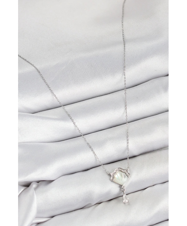 Pirinç Zirkon Taşlı İstiridye Model Gümüş Renk Kadın Kolye