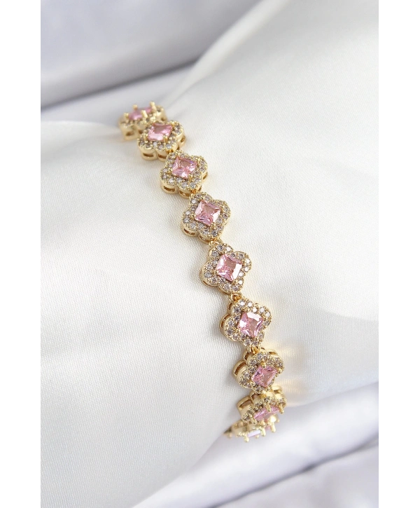 Pirinç Zirkon Taşlı Pembe Yonca Baget Model Gold Renk VIP Seri Kadın Bileklik
