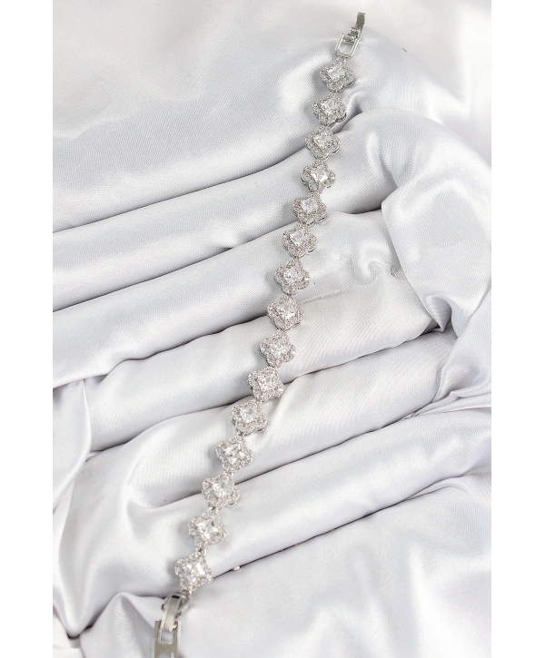 Pirinç Zirkon Taşlı Yonca Baget Model Gümüş Renk VIP Seri Kadın Bileklik