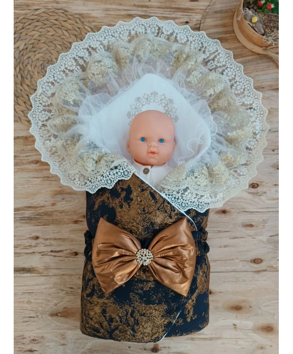 Yenidoğan Kendinden Desenli Krom Fiyonklu Bebek Battaniyesi Kundak