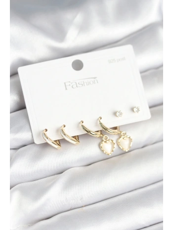 Pirinç Gold Renk Kalp Detaylı 925 Ayar Gümüş Çivili Kadın Küpe Seti