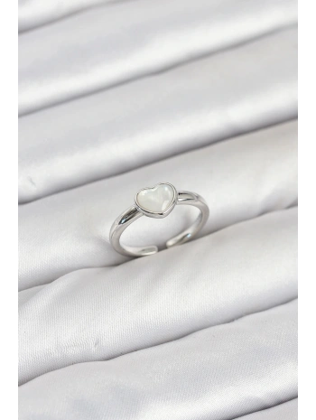 Pirinç Gümüş Renk Kalpli Kadın Yüzük