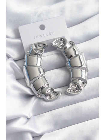 Pirinç Gümüş Renk Kruvasan Model Kadın Küpe