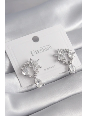 Pirinç Gümüş Renk Zirkon Taşlı Çiçek Model Sallantı Detay Kadın Küpe