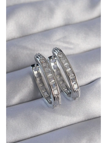 Pirinç Gümüş Renk Zirkon Taşlı Oval Model Küpe