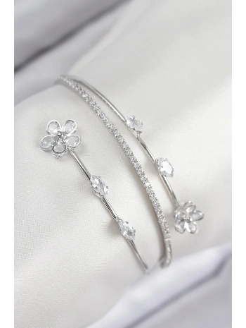 Pirinç Zirkon Taşlı Çiçek Model Gümüş Renk Kadın Bileklik