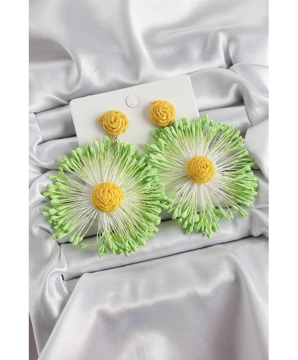 Yeşil Püsküllü Papatya Figürlü Hasır Örgü Model Gold Renk Kadın Küpe