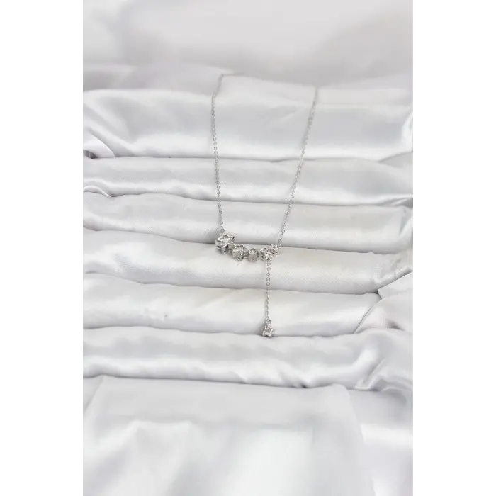 Pirinç Gümüş Renk Minimal Sallantılı Yıldız Model Kadın Kolye