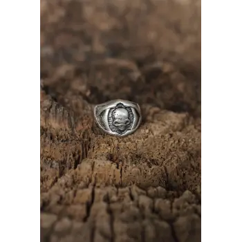 Ayarlanabilir Kuru Kafa Tasarımlı Erkek Yüzük