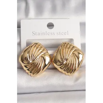 Pirinç Gold Renk İşlemeli Kare Model Kadın Küpe