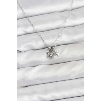 Pirinç Gümüş Renk Minimal Charmlı Kadın Kolye