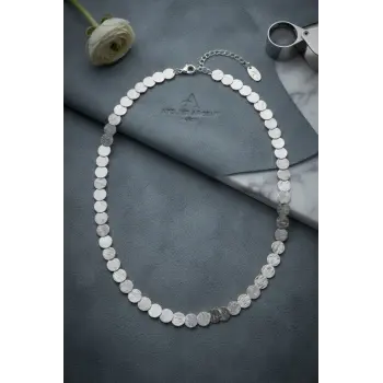 Plaka Model Gümüş Renk Pirinç Kadın Kolye