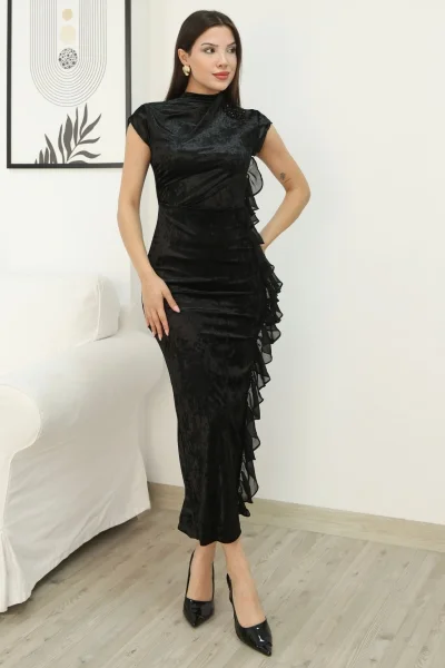 Çiçek Broşlu Fırfır Detaylı Kadife Abiye Elbise 6062-Siyah