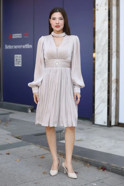 Aksesuar Detaylı Diz Boyu Abiye Elbise 2352-Bej