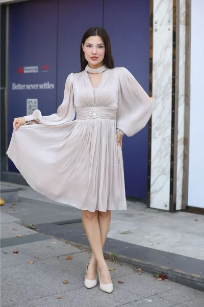 Aksesuar Detaylı Diz Boyu Abiye Elbise 2352-Bej