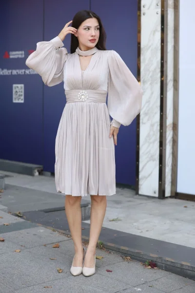 Aksesuar Detaylı Diz Boyu Abiye Elbise 2352-Bej