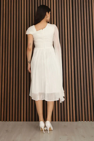 Asimetrik Yaka Büzgü Detaylı Pelerinli Midi Abiye Elbise 2353-Beyaz