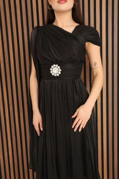 Asimetrik Yaka Büzgü Detaylı Pelerinli Midi Abiye Elbise 2353-Siyah