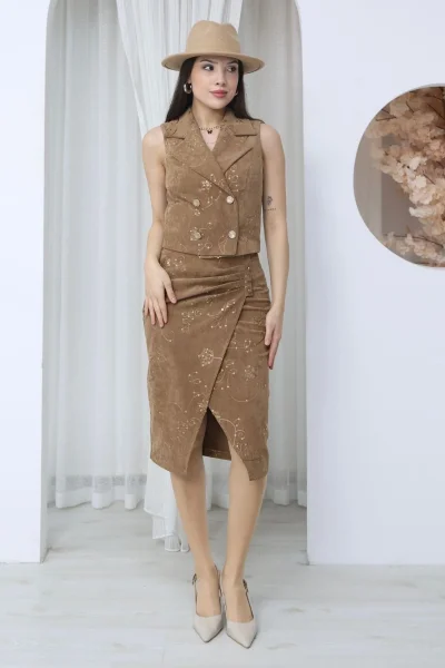 Payet ve Nakış Detaylı Pileli Kruvaze Yelekli Premium Midi Takım 6076-Kahverengi