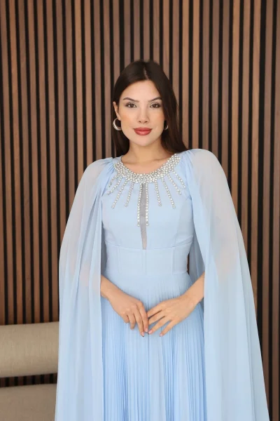 Pelerin Kollu Taş İşlemeli ve Bel Detaylı Abiye Elbise 2256-Bebe Mavisi