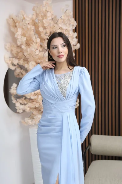 Taş İşlemeli ve Pile Detaylı Pelerinli Abiye Elbise 2312-Bebe Mavisi