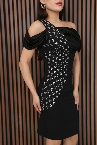 Asimetrik Tek Omuz Taş Detaylı Saten Pileli Mini Elbise DP5998-Siyah