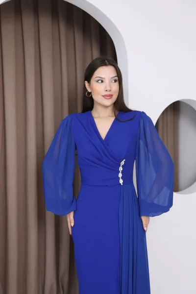 Kruvaze Yaka Şifon Kollu Bel Detaylı Pileli Uzun Abiye Elbise DP5997-Saks