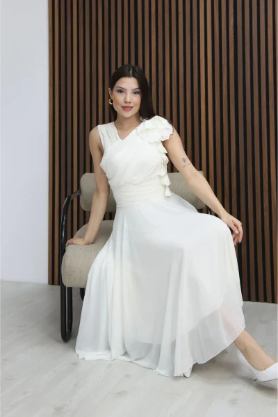 Asimetrik Yaka Çiçek Detaylı Büzgülü Şifon Midi Elbise 2384-Beyaz