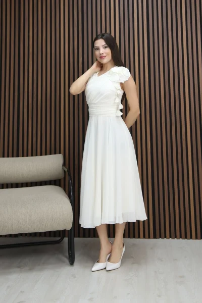 Asimetrik Yaka Çiçek Detaylı Büzgülü Şifon Midi Elbise 2384-Beyaz