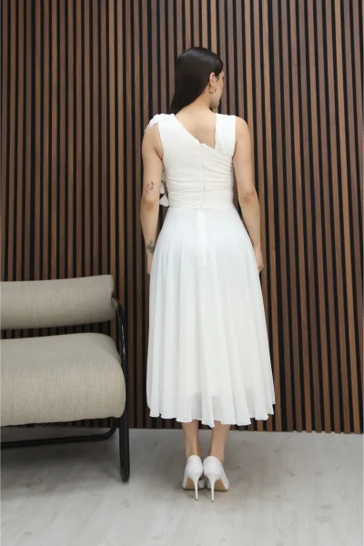 Asimetrik Yaka Çiçek Detaylı Büzgülü Şifon Midi Elbise 2384-Beyaz