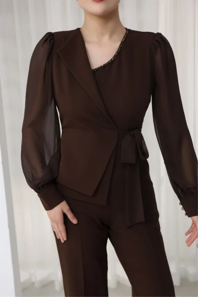 Nursel Ergin Bağlama Detaylı Asimetrik Yaka Tulum 6043-Kahverengi