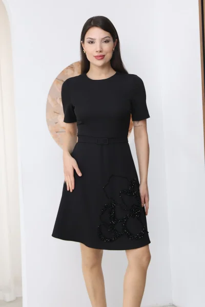 Nursel Ergin İşleme Detaylı Kemerli Elbise 6082-Siyah