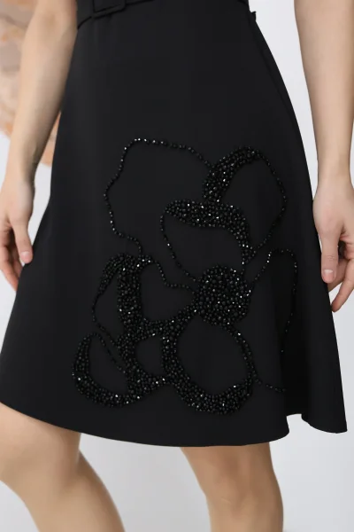 Nursel Ergin İşleme Detaylı Kemerli Elbise 6082-Siyah