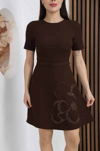 Nursel Ergin İşleme Detaylı Kemerli Elbise 6082-Kahverengi