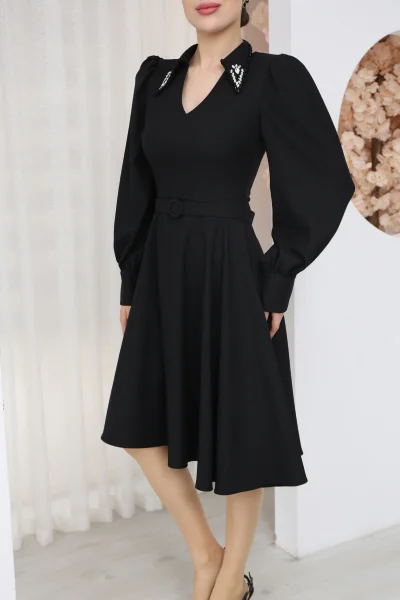 Nursel Ergin Yaka İşlemeli Asimetrik Kesim Elbise 6080-Siyah