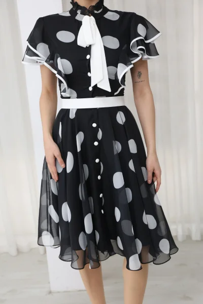 Nursel Ergin Düğme ve Bağlama Detaylı Puantiyeli Elbise 6081-Siyah