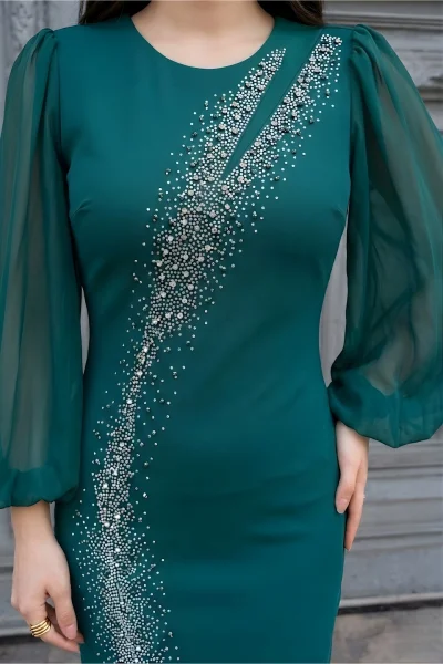 Yaka Detaylı Taş ve İnci Süslemeli Abiye Elbise 2204-Yeşil