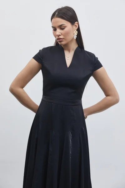 V Yaka Etek Detaylı Midi Elbise 6086-Siyah