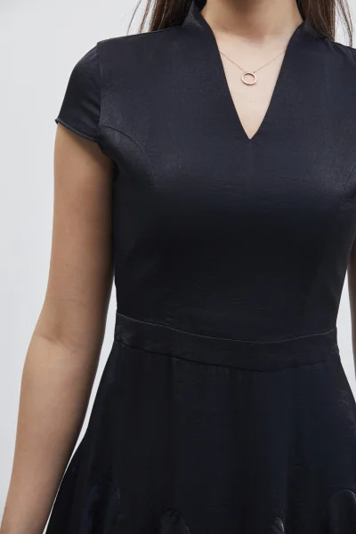 V Yaka Etek Detaylı Midi Elbise 6086-Siyah