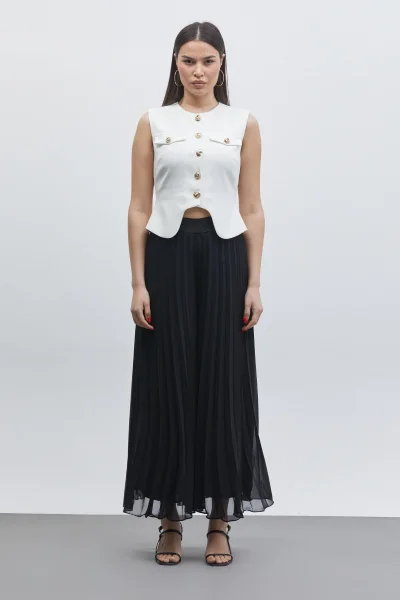 Düğme Detaylı Yelek ve Piliseli Pantolon İkili Takım 6088-Beyaz/Siyah