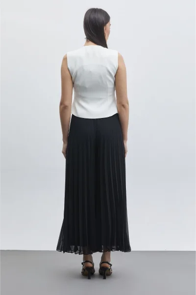 Düğme Detaylı Yelek ve Piliseli Pantolon İkili Takım 6088-Beyaz/Siyah