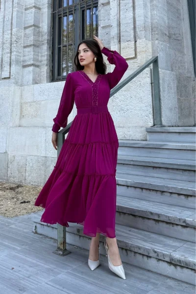 Büzgü ve Kemer Detaylı İşlemeli V Yaka Şifon Elbise 6036-Fuşya