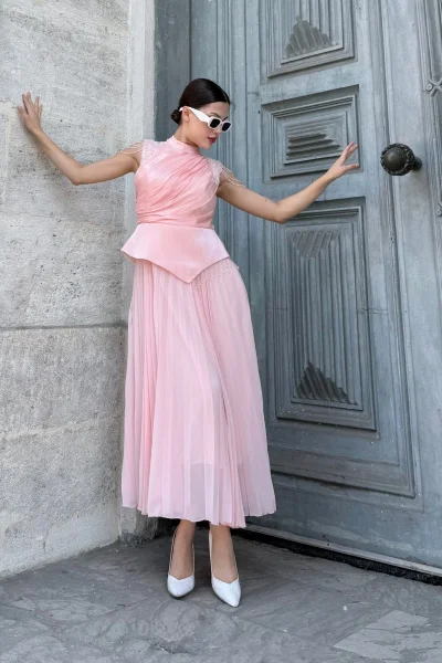 Omuz İşlemeli Pliseli Abiye Elbise 2385-Pudra