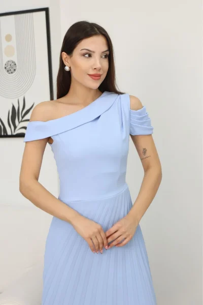 Tek Omuzlu Pilise Detaylı Asimetrik Elbise 2381-Bebe Mavisi