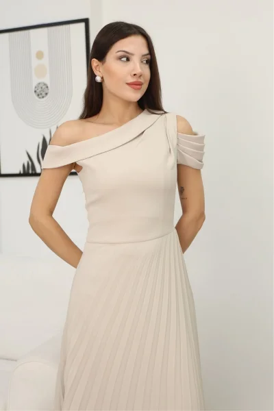 Tek Omuzlu Pilise Detaylı Asimetrik Elbise 2381-Bej