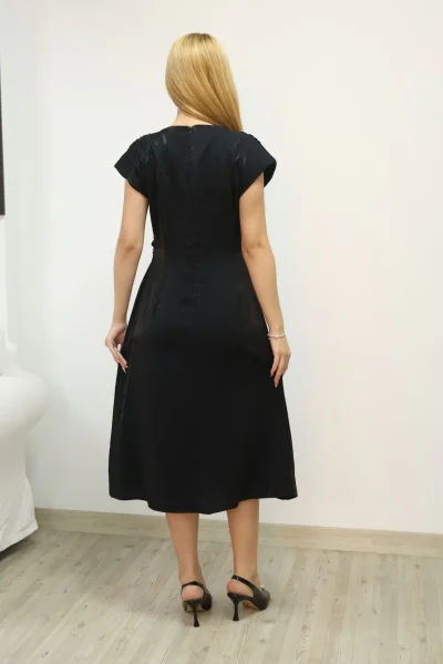 Toka ve Drape Detaylı Soft Saten Midi Elbise 6042-Siyah