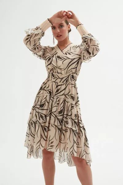 V Yaka Eteği Büzgülü Elbise 1779-Bej